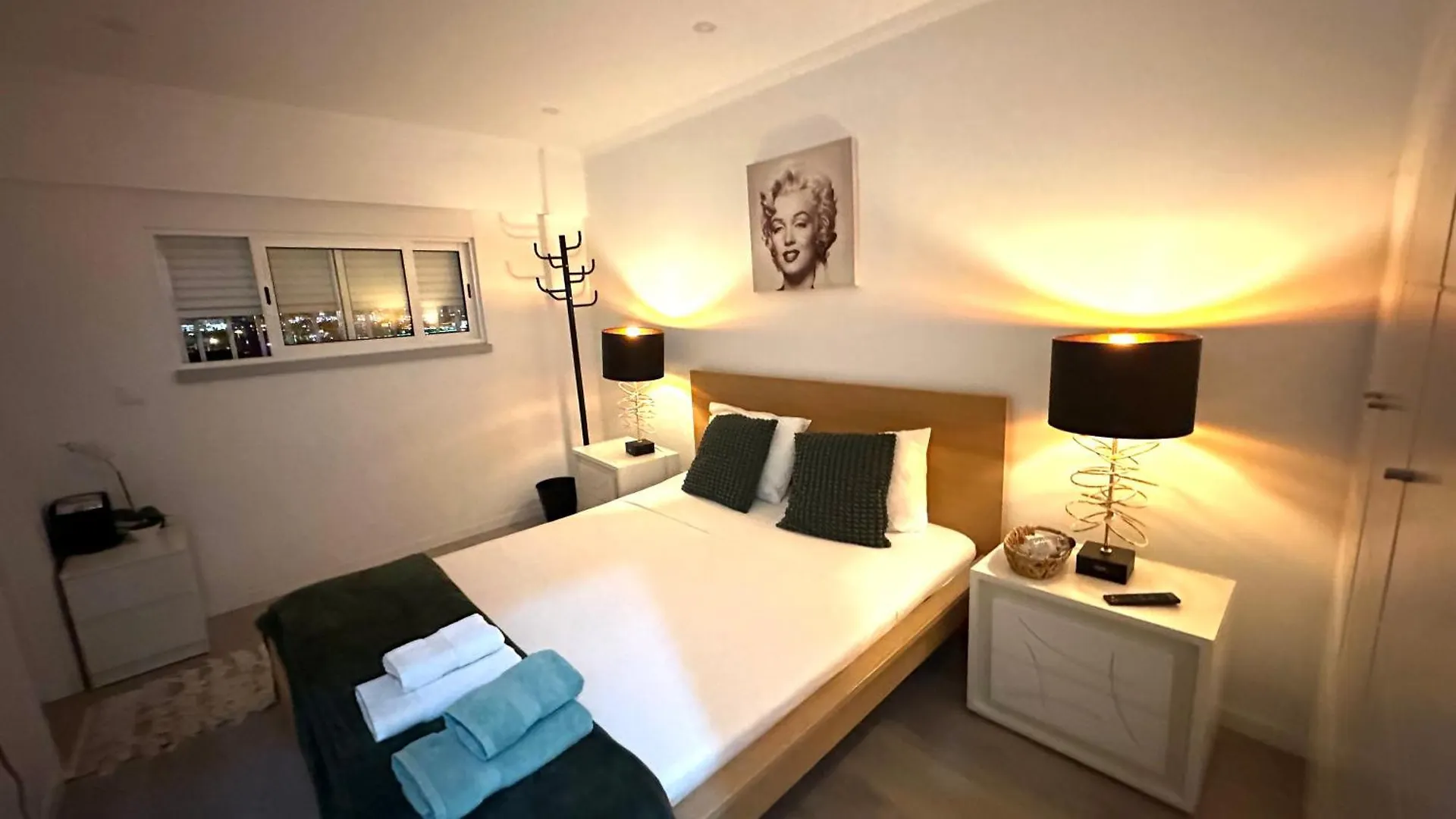 Airport Room Lisbon 0*,  Portugal