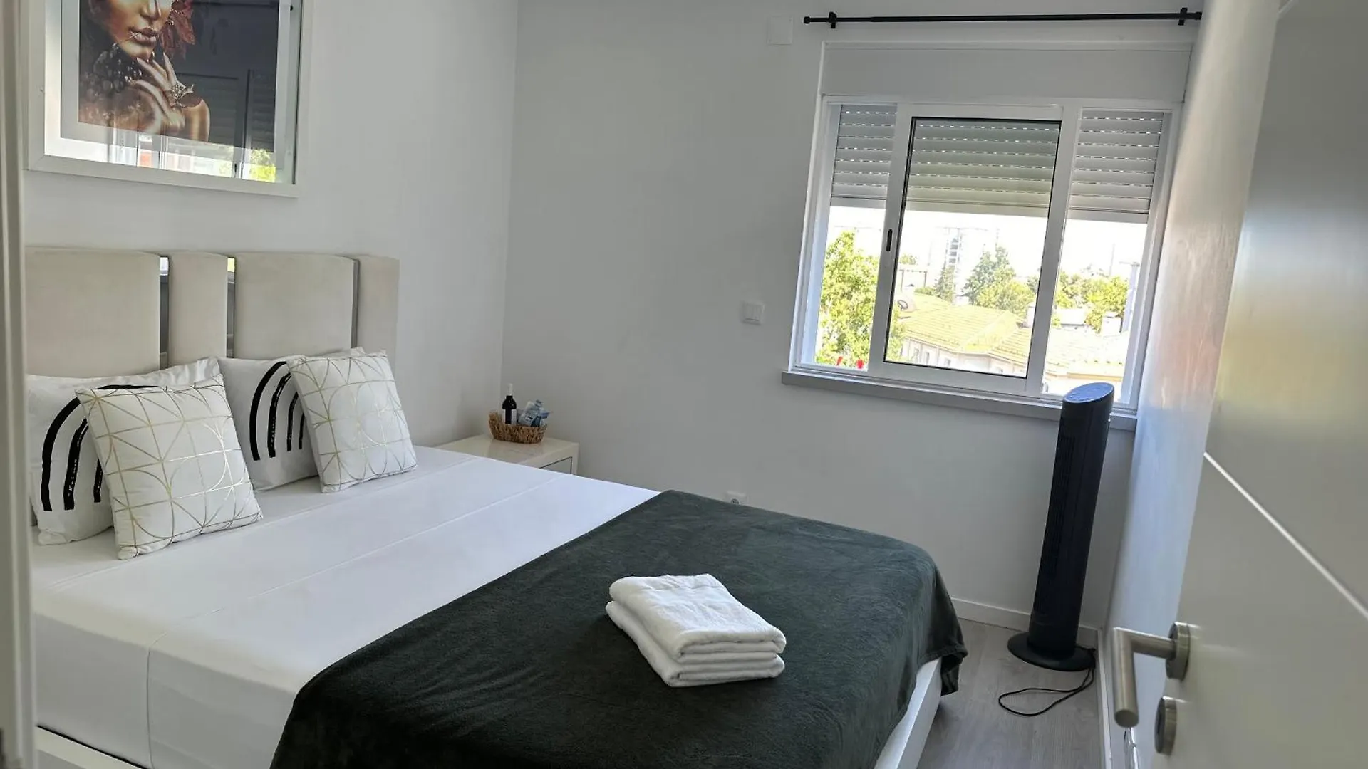 Airport Room Lisbon Apartment