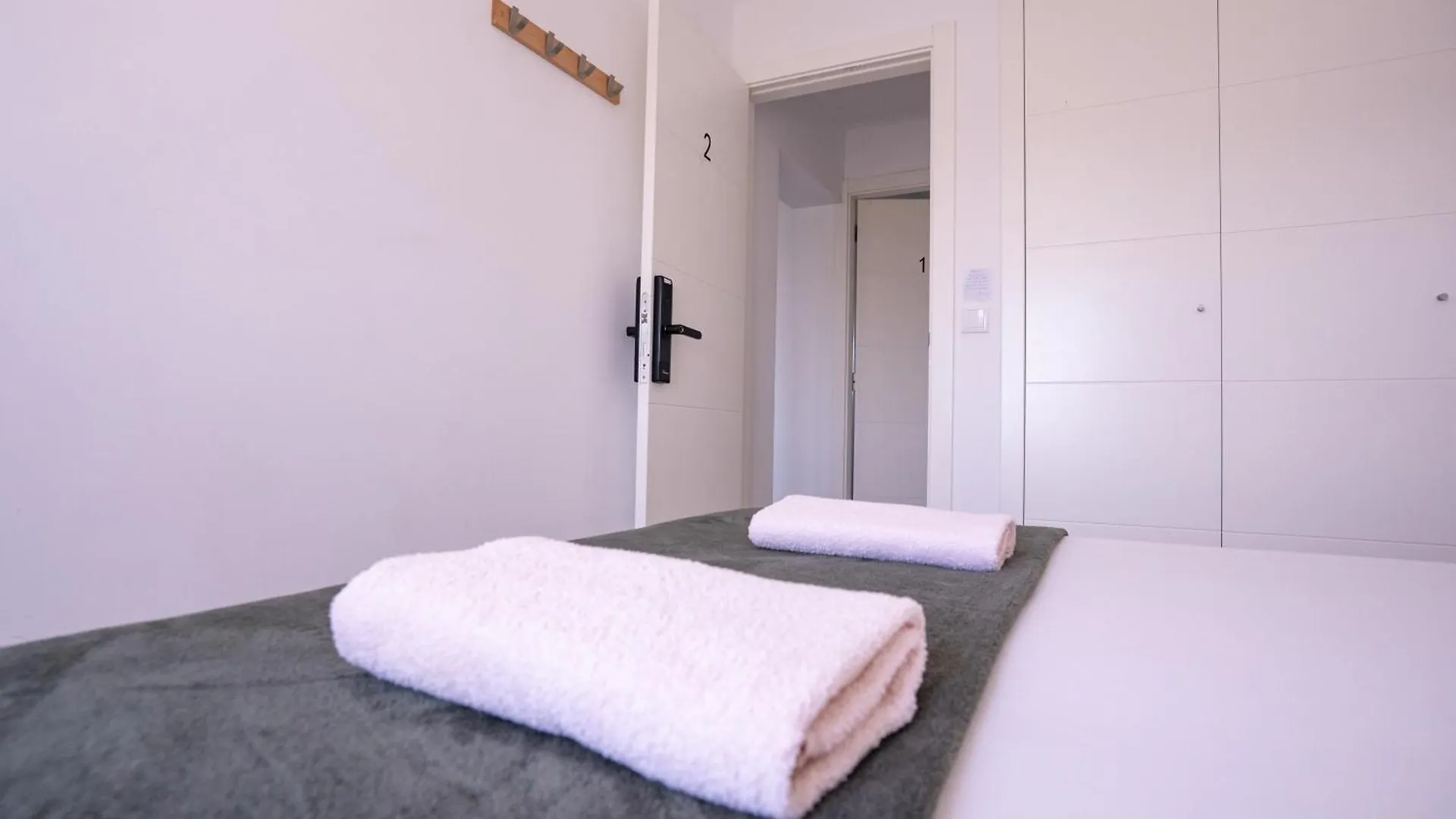 Airport Room Lisbon 0*,