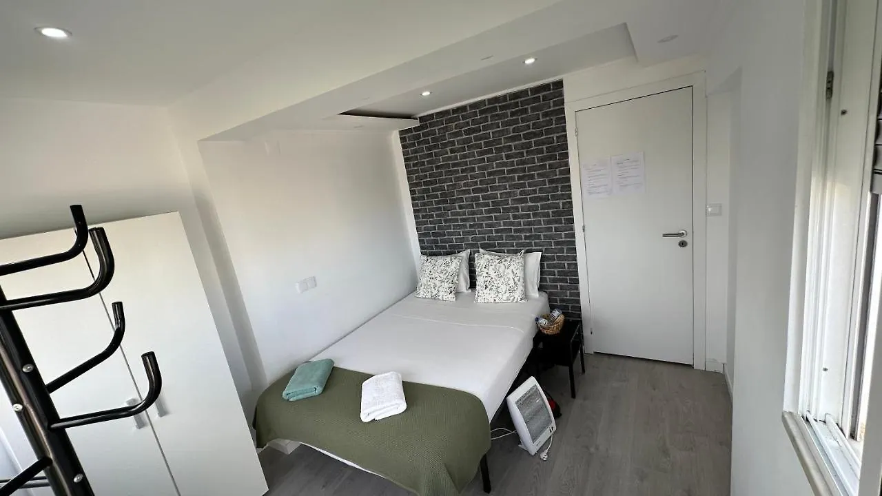Airport Room Lisboa