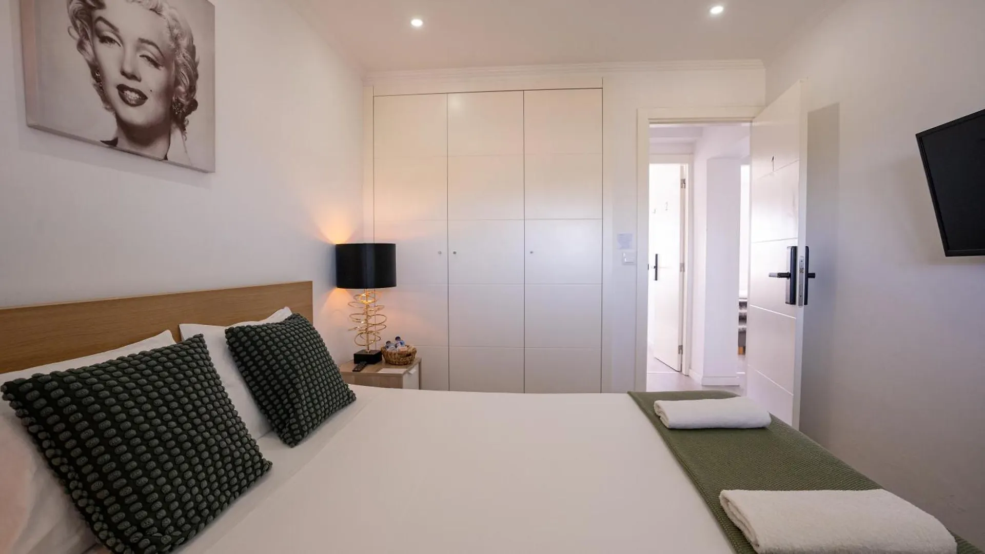 Airport Room Lisboa 0*,